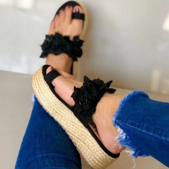 Black faux suede floral platform wedge - Picture 2 of 8